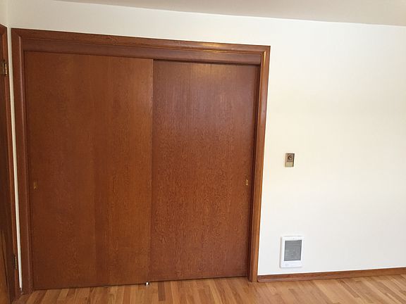 5th image of 807 E 11th St
