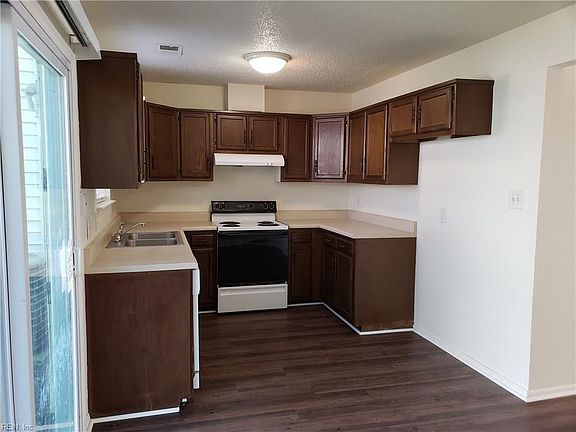 3rd image of 3705 Sylvan Ln