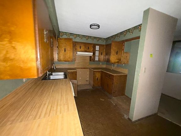 4th image of 620 N Ray Rd
