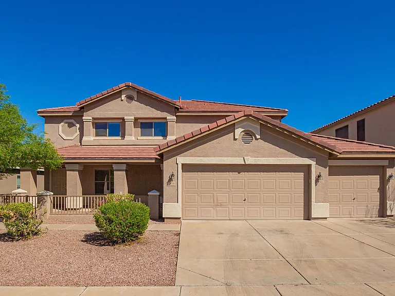 1310 E Beth Dr — Photo 2