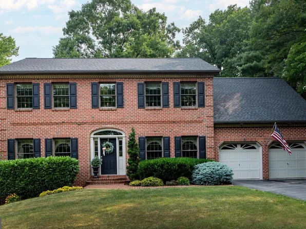 751 Zermatt Dr, Hummelstown, PA 17036