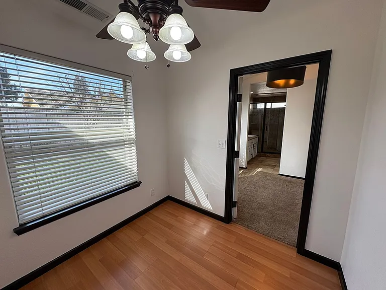 1031 N Crenshaw St — Photo 28