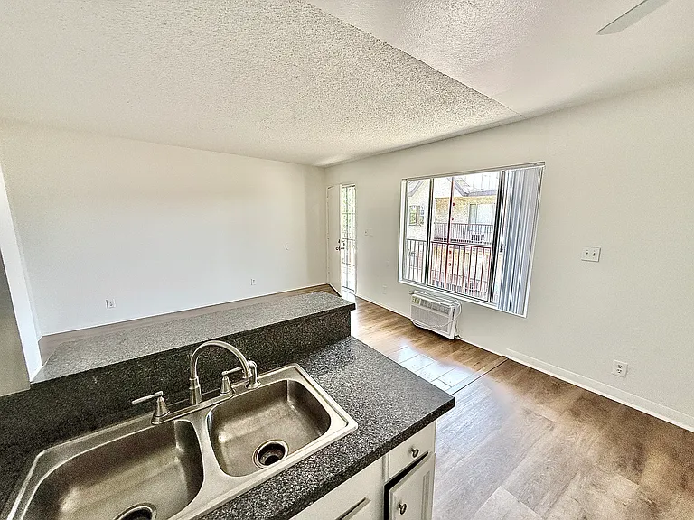 11959 Runnymede St #7 — Photo 10