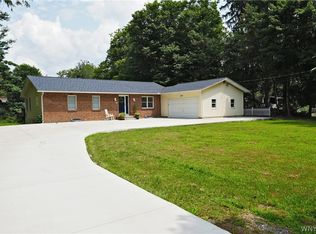 7673 Back Creek Rd, Hamburg, NY 14075