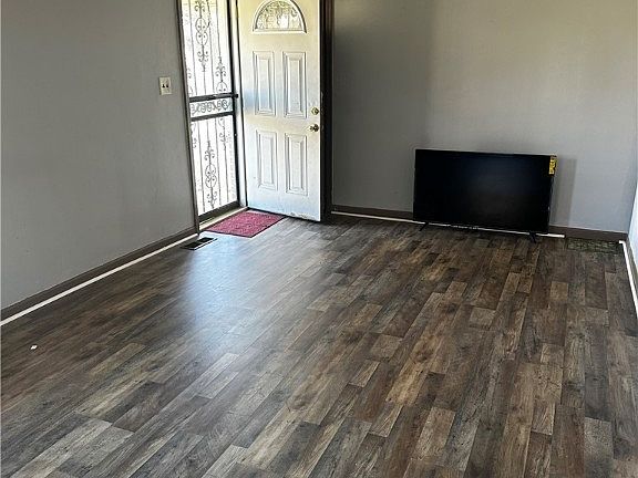 3rd image of 264 Castlewood Ave