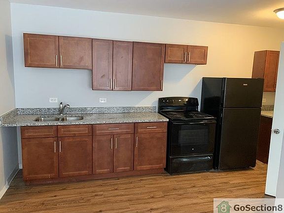 5th image of 7836 S South Shore Dr #1D