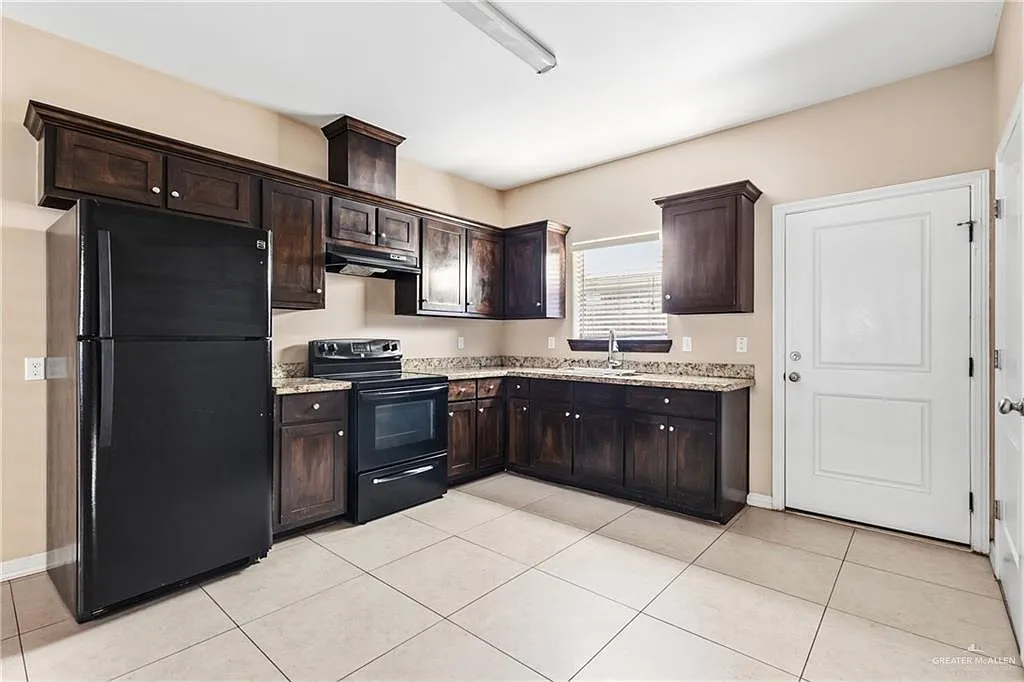 3 bed, 2.0 bath, 1110 sqft, $1,050 — Photo 4