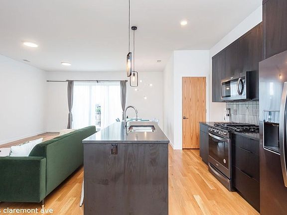2nd image of 806 S Claremont Ave #1414