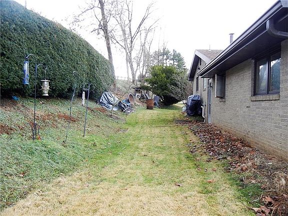3rd image of 2261 Willow Dr