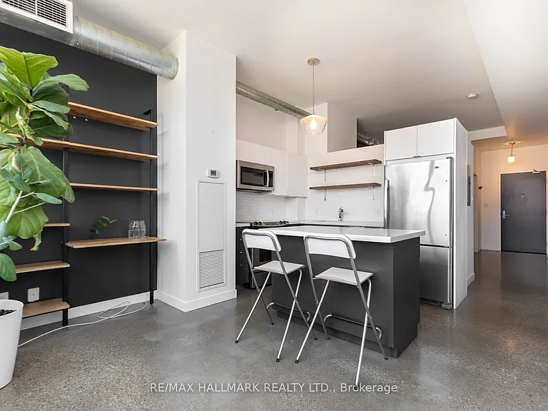 549 King St E #306 — Photo 2