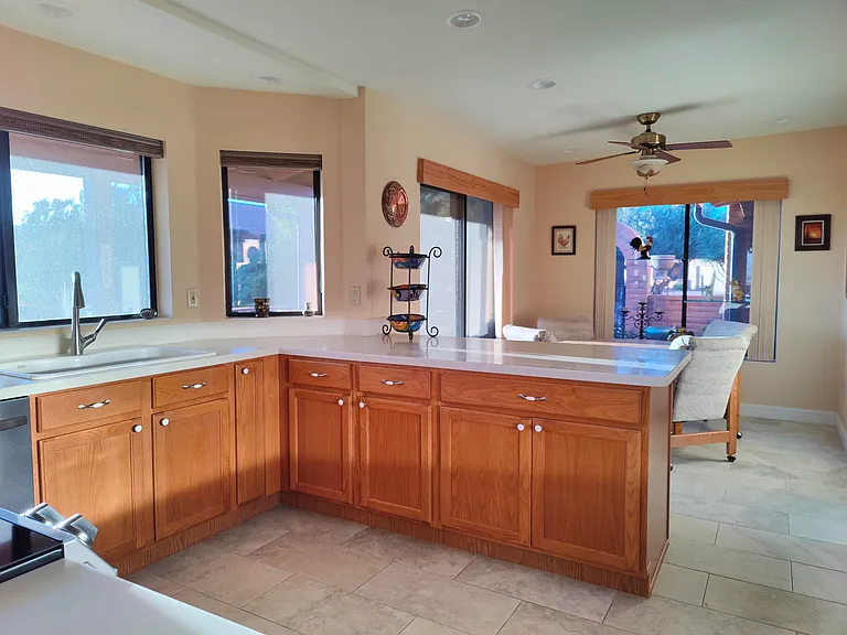 897 W Desert Hills Dr — Photo 13