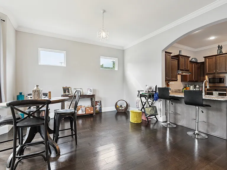 200 Cedar Place Row — Photo 2
