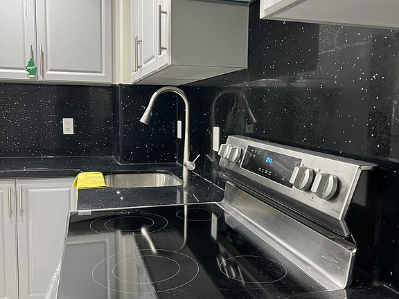 4th image of 3021 Hollyberry Trl