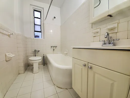 Rented by Lang Realty LLC | media 5