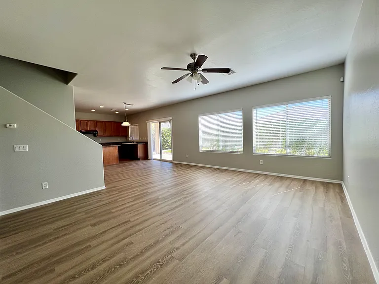 11613 W Jackson St — Photo 3