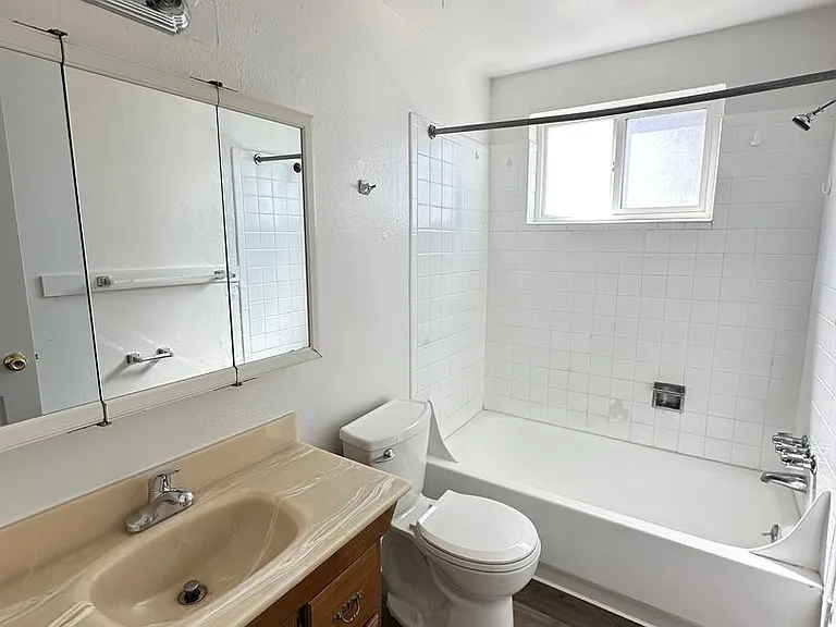 1420 W 71st Pl — Photo 18