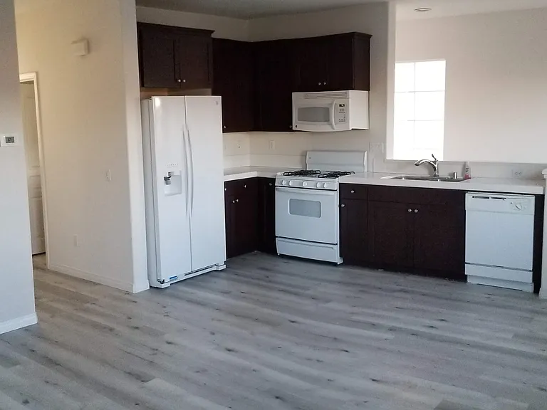 743 Periwinkle Ave — Photo 2
