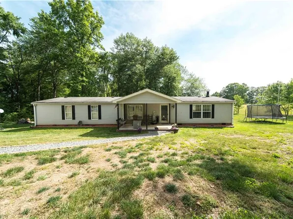 5925 Bobs Lake Rd, Hamptonville, NC 27020