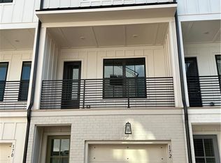 172 Chestnut Cir, Atlanta, GA 30342