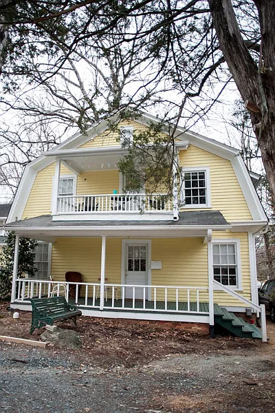 2br/1ba apartment in renovated cottage on North St. — Photo 1