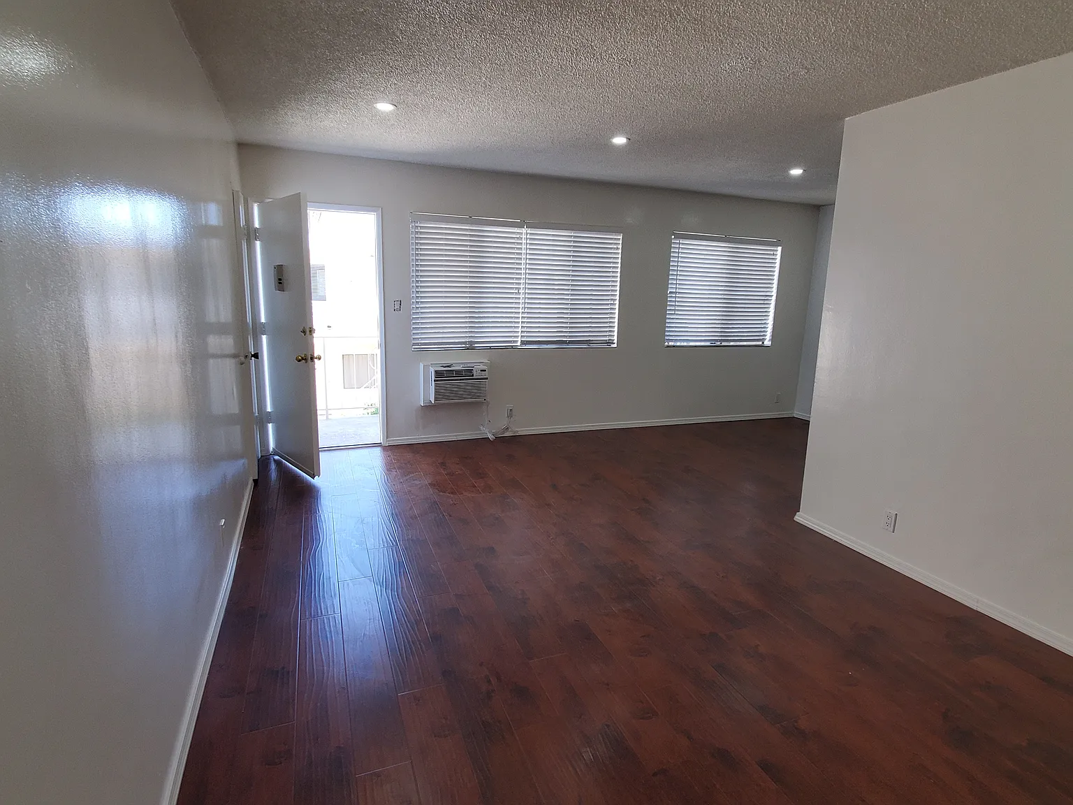 2 bed, 975 sqft, $2,495 — Photo 2