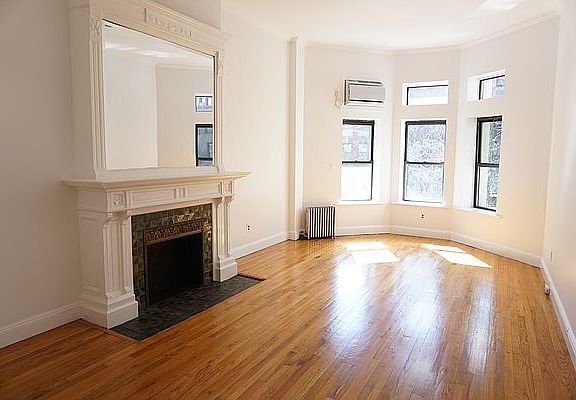 2nd image of 137 W 72nd St APT 3FE