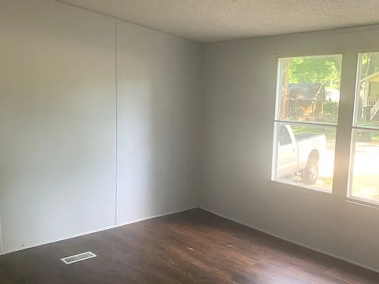 612 Broad St — Photo 9