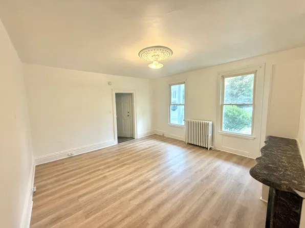 2171 12th St #1F, Troy, NY 12180