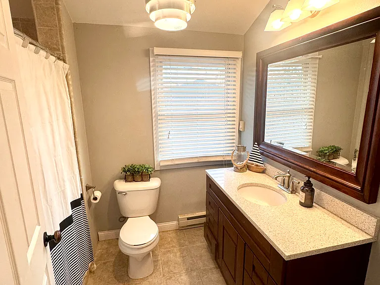 En Suite Full Bathroom
