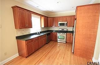 4th image of 42 Glenmore Ave