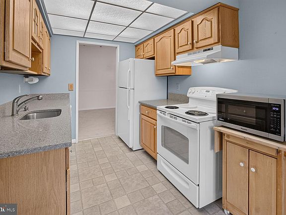 2nd image of 15311 Beaverbrook Ct #90-3K