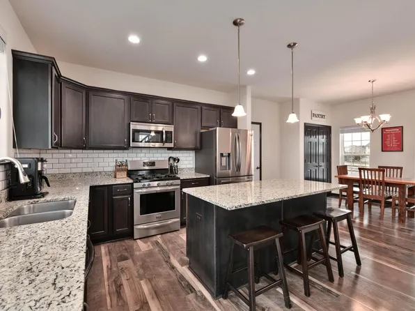 2741 Oakmont DRIVE, East Troy, WI 53120