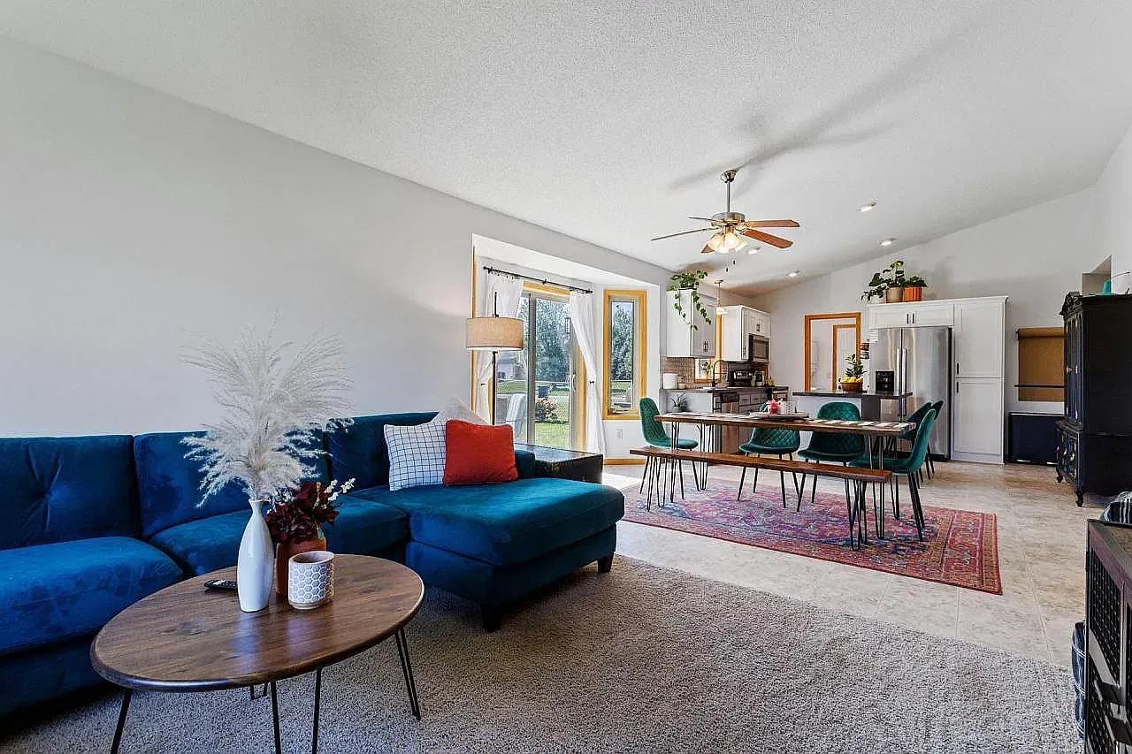 2 bed, 1132 sqft, $1,900 — Photo 4