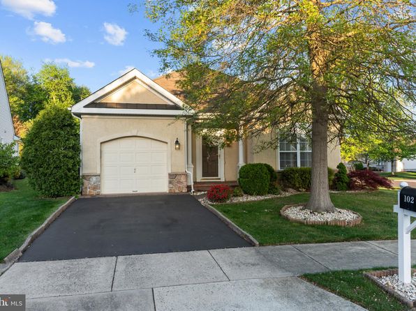 102 Glengarry Ln, Hainesport, NJ 08036