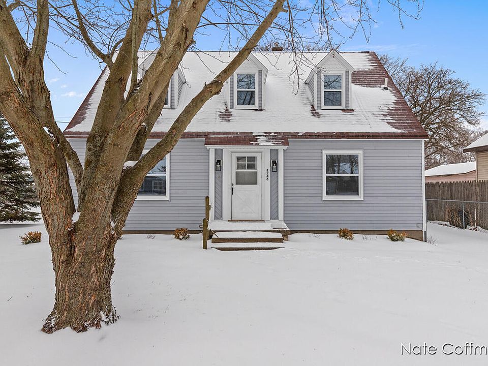 1st image of 1246 Beechwood St NE