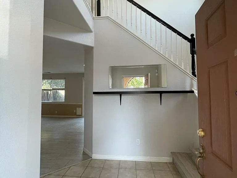 21 Anjou Cir — Photo 3