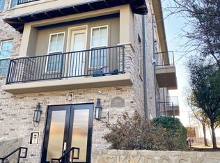 2800 Sandage Ave #303, Fort Worth, TX 76109