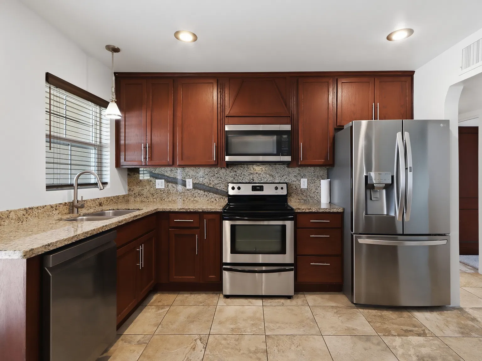 3 bed, 1801 sqft, $2,750 — Photo 4