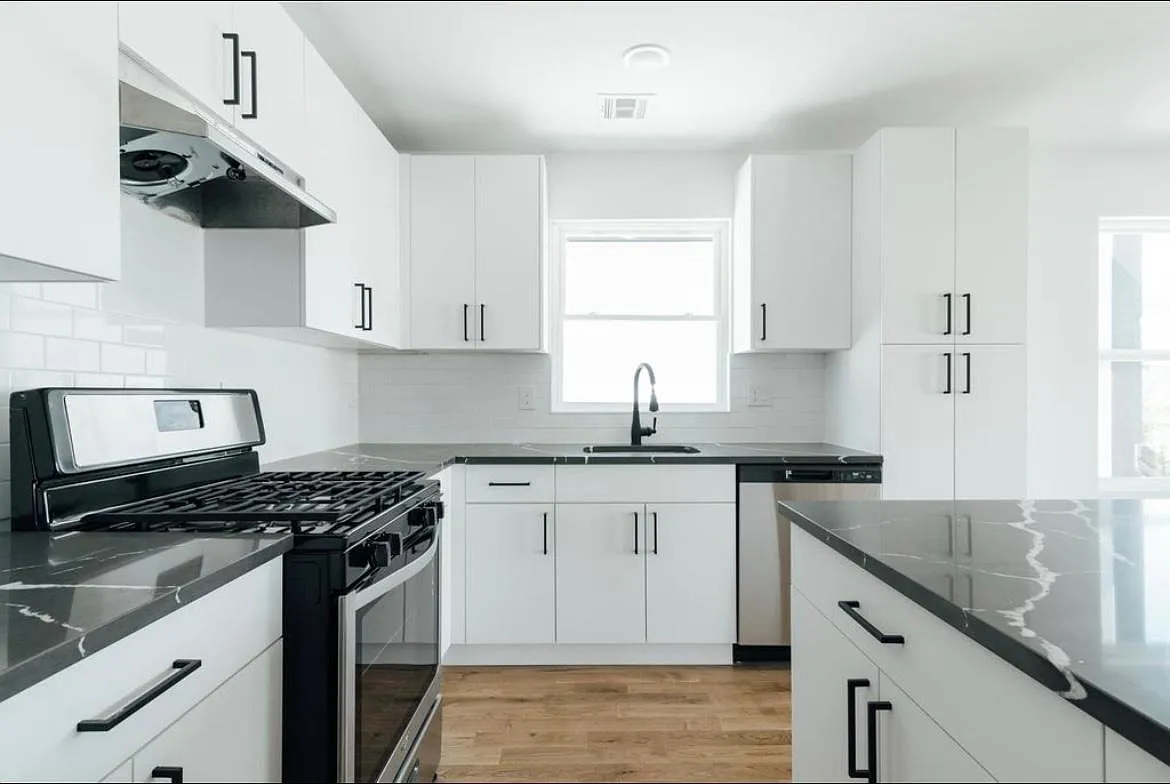 716 Seaport Dr — Photo 3