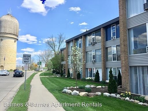 1st image of 913 Washtenaw Ave #27
