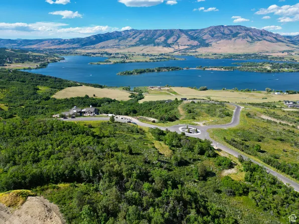 1152 S Legacy Dr, Huntsville, UT 84317