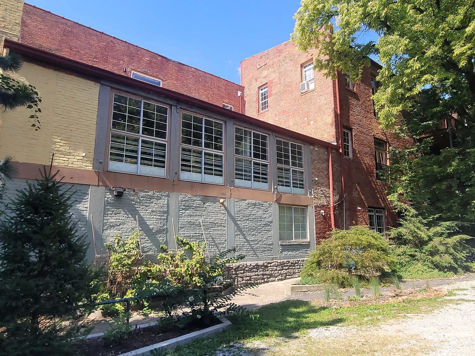 1 bed, 1600 sqft, $1,600 — Photo 3