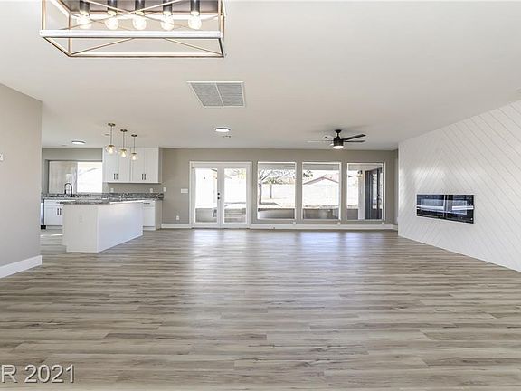 5th image of 3865 S Torrey Pines Dr