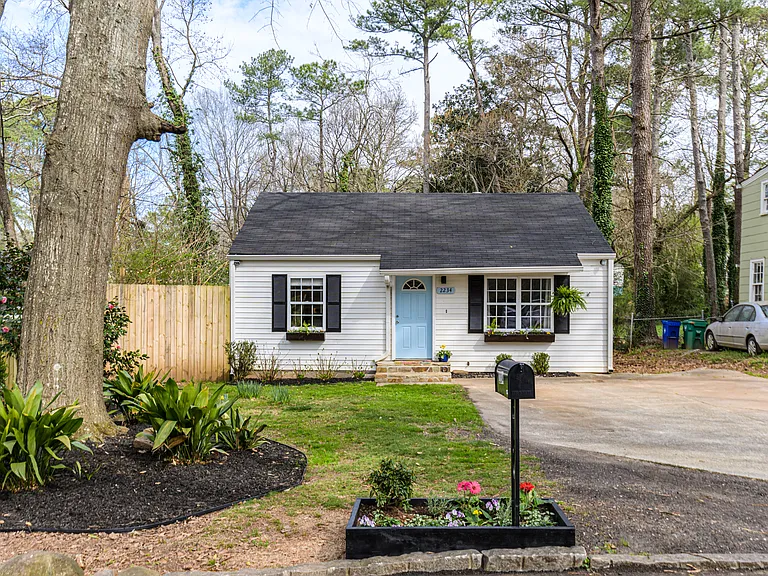 2234 Brunswick Ave — Photo 2