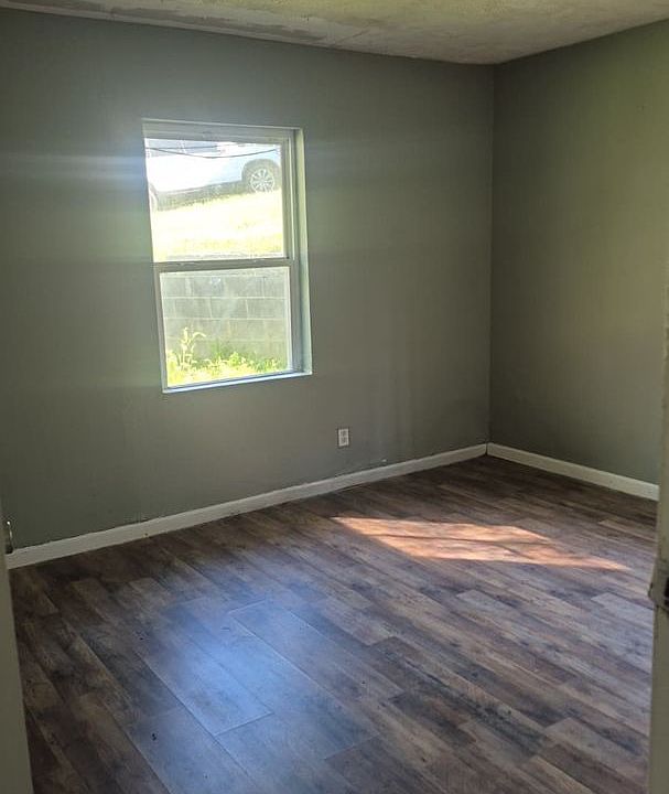 2nd image of 303 W Thomas Ct