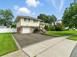 21 Macarthur Ave, Plainview, NY 11803