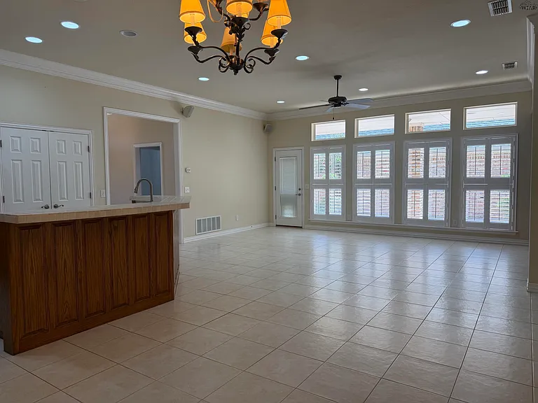 4 Warwick Ct — Photo 10
