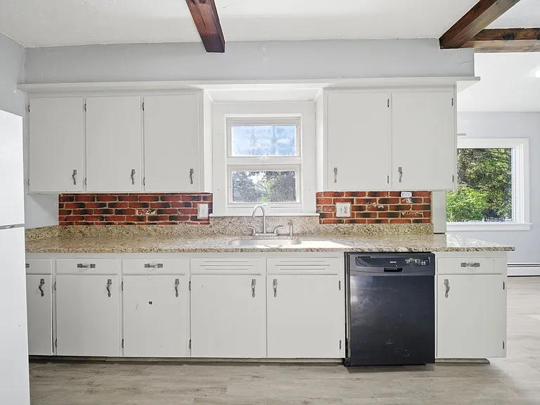 7 Wilson Ave — Photo 1