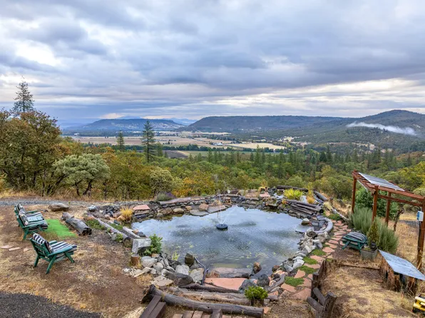 522 Sams Creek Rd, Gold Hill, OR 97525