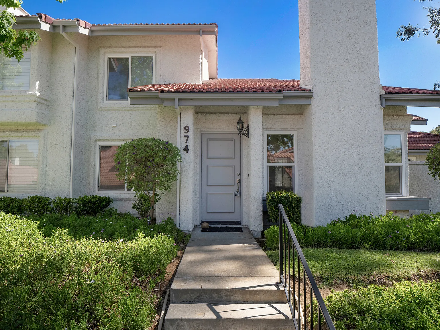 3 bed, 1373 sqft, $4,800 — Photo 1